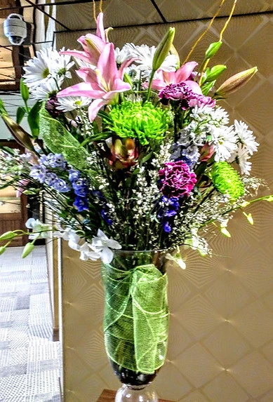 large size vase arrangment.jpg